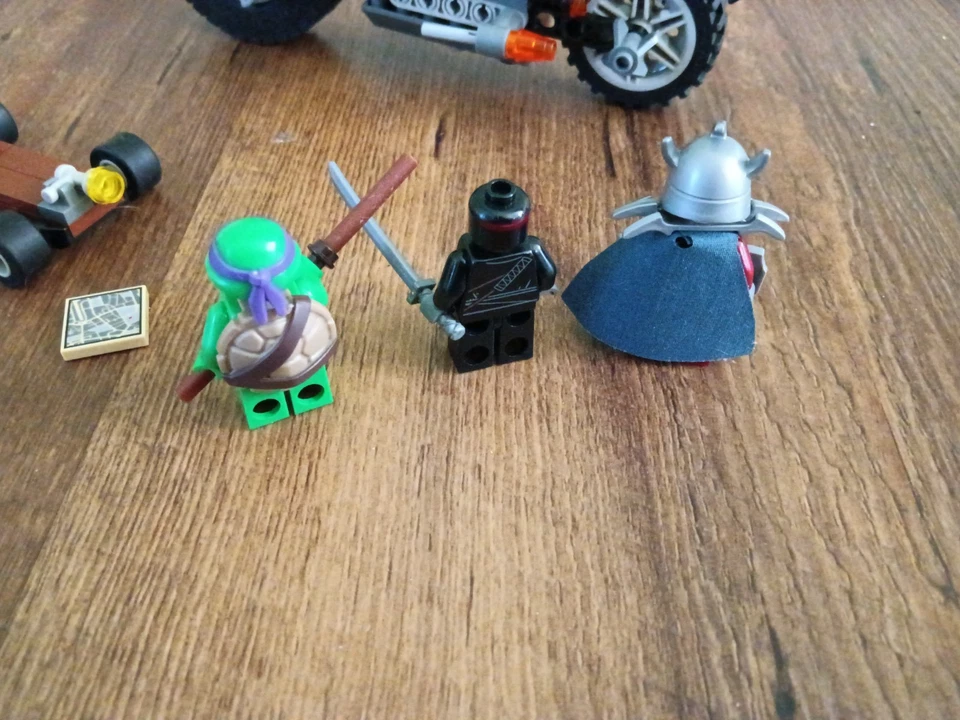 Lego TMNT 79101 Shredder's Dragon Bike COMPLETA - Imagem 3 de 4