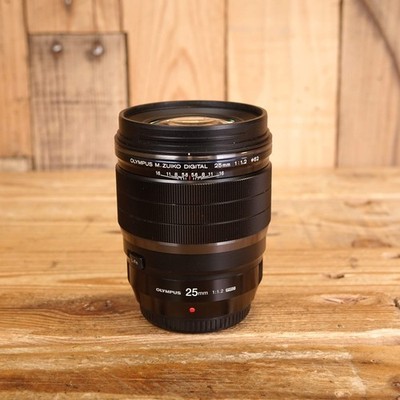 Gebrauchtes Olympus 25mm F1.2 Pro schwarz Micro Four Thirds Objektiv