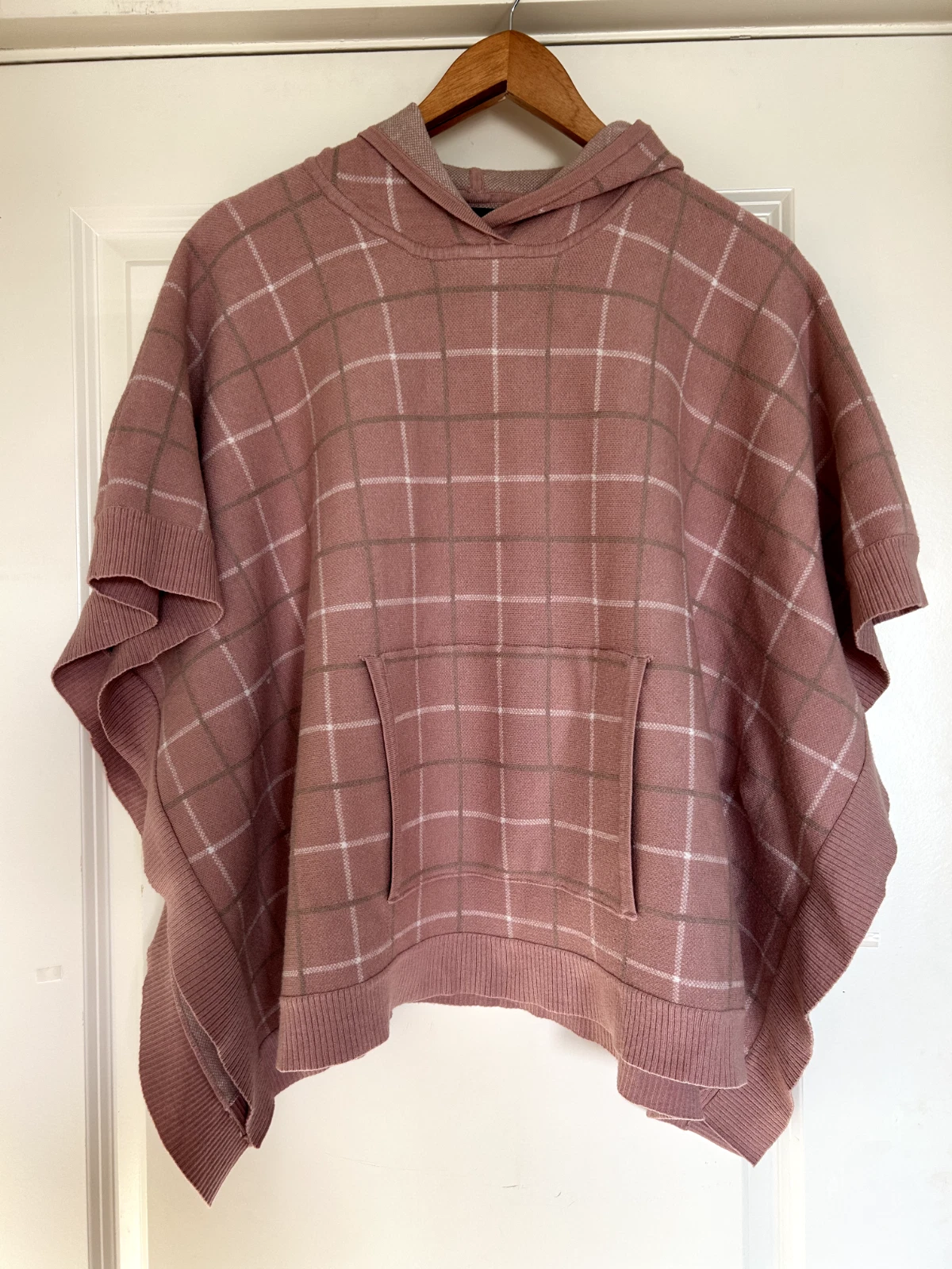 Tahari Mauve Ivory Taupe Window Pane Plaid Poncho Syle Hooded Pullover Cabincore