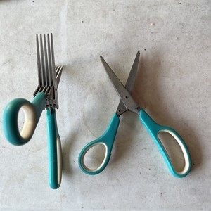 Lot of 2 Fringe Scissors Crafts Sewing Fabric
