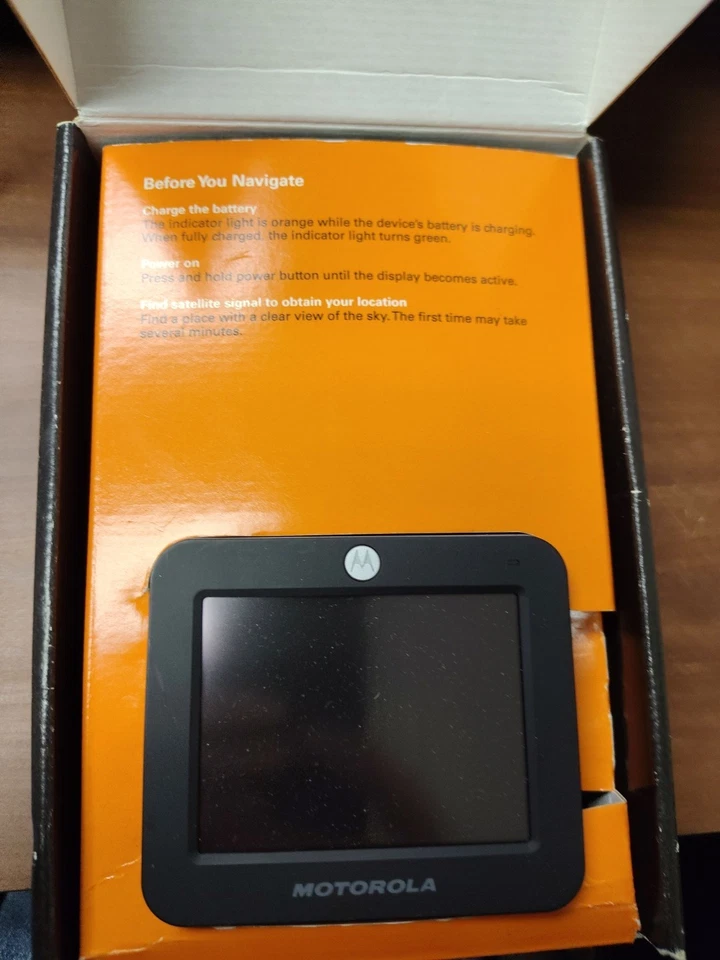 Motorola Motonav TN20 Automotive Portable GPS  - Image 2 of 3