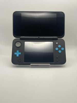 New Nintendo 2DS XL Handheld-Spielekonsole - Schwarz/Türkis | Ladekabel + Stylus