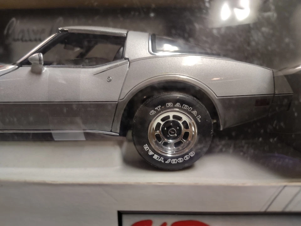 UT 1978 Corvette L-88 2-Tone 25th Anniv. 1:18 scale Diecast scale 2108 UBER RARE - Image 4 of 4