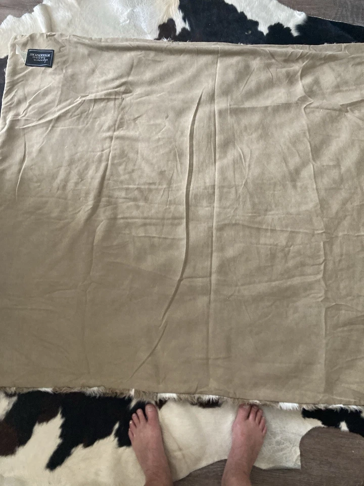 Dennis Basso Home Faux Fur Throw Blanket 60” by 50” Mint Cond- Used For Decor. - Image 4 of 4