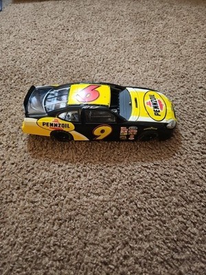 Matt Kenseth 2004 Pennzoil #9 1/24 NASCAR diecast with opening hood LOOSE