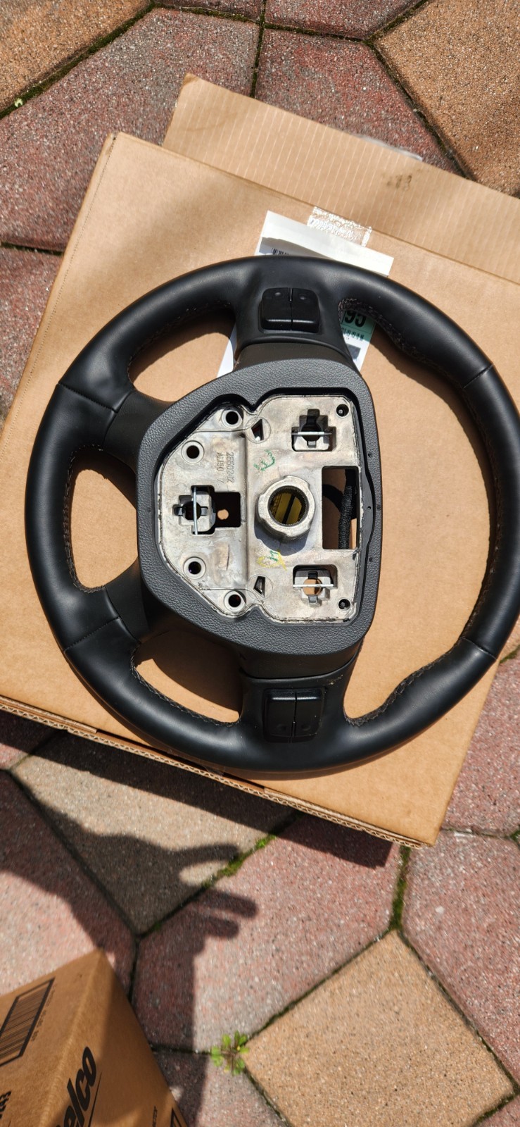 GM 85639827 2023-24 TRAVERSE STEERING WHEEL (READ DESCRIPTION!!!!)