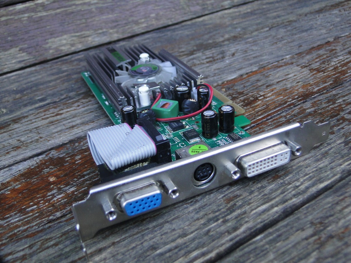 Carte Graphique Point Of View GF8400GS 256MB DDR2, VGA/DVI, PCIE