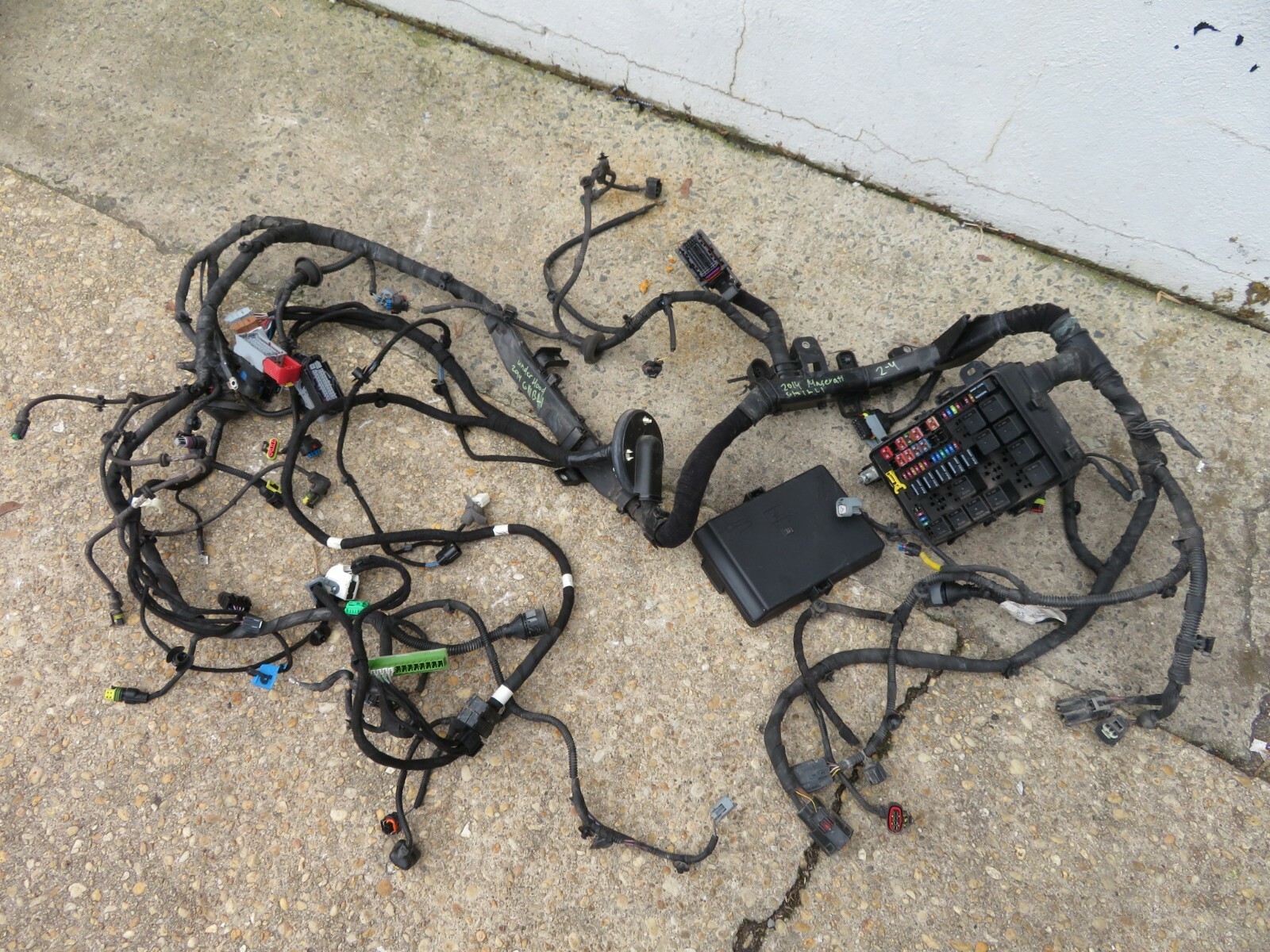 2014-2017 MASERATI GHIBLI UNDER HOOD ENGINE WIRE WIRING HARNESS W/ FUSE BOX OEM