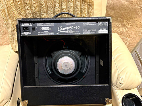 Fender Champion 40 40W Modeling Combo Amp, 2-Channel, 1 Speaker, 8 Ohm.