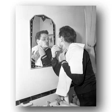Gig Young Shaving in Mirror Vintage Photo Mid 1940s 8x10 Photo