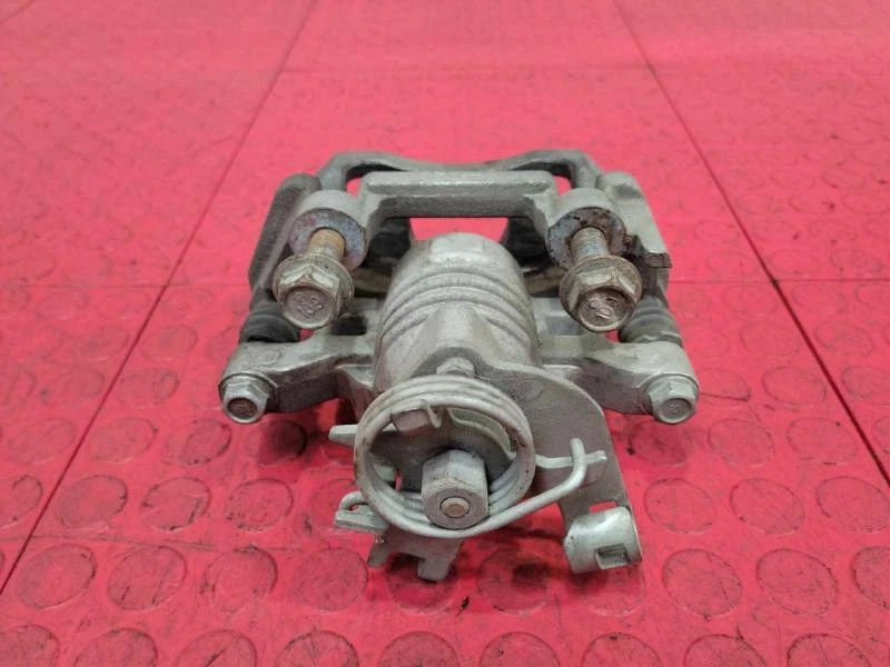 05-10 Chevy Cobalt SS conjunto de pinça de freio traseira lado direito do passageiro fabricante de equipamento original - Imagem 3 de 4