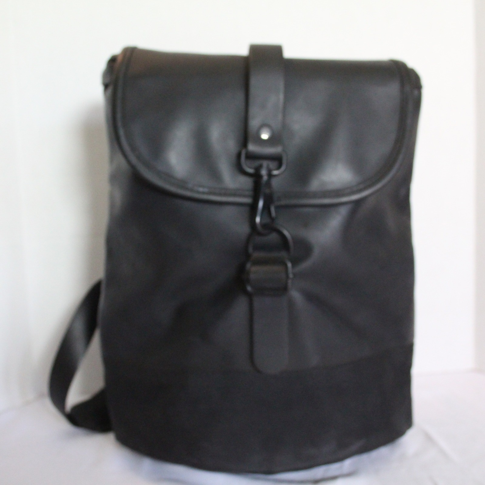 RAINS Mochila Negra Impermeable Viaje Escuela Todos los Días Bolso