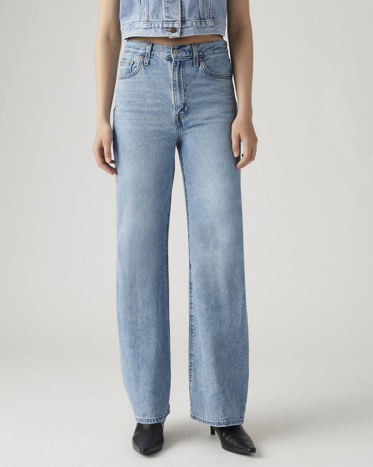 Levi's Ribcage Jeans Women's 26x32 Blue Denim Cotton Light Wash Wide Leg KFC973