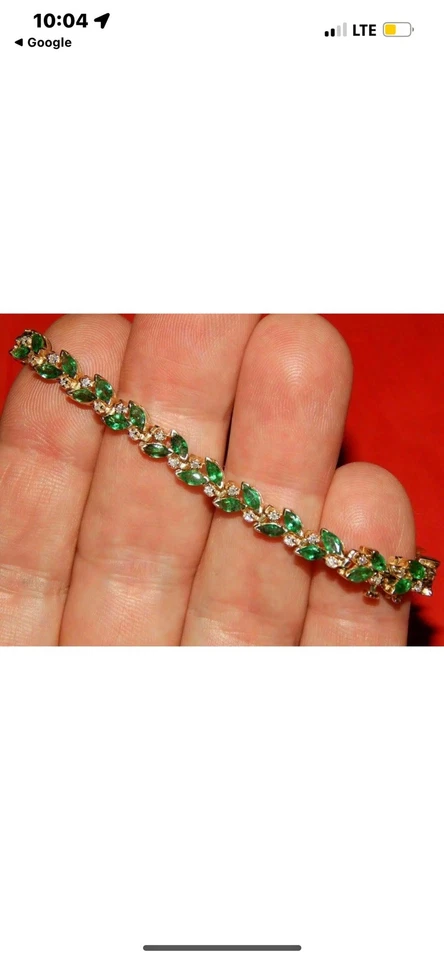 Brazalete para mujer de 10 quilates con acabado de oro amarillo de 14 quilates esmeralda verde creado en laboratorio de marquesa Foto 2 de 3