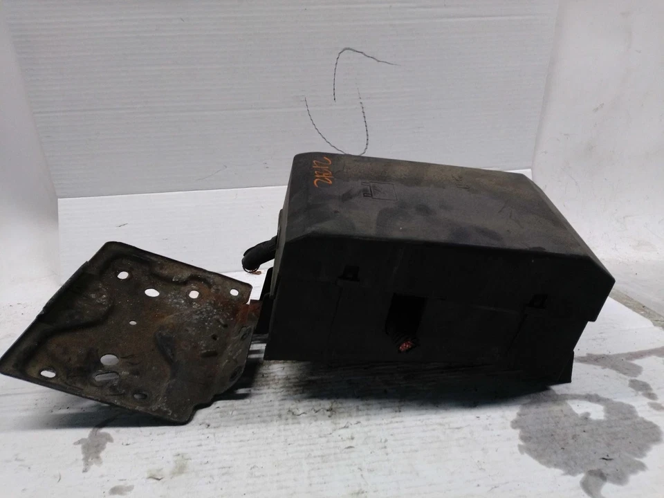 Used Fuse Box Engine fits: 2012 Chevrolet Suburban 1500 Grade B Foto 2 de 4