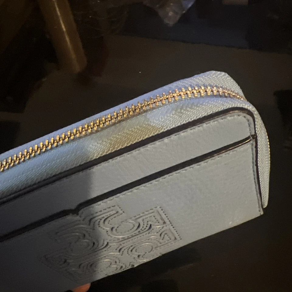 Muñequera para tarjeta de crédito de cuero azul Harper de Tory Burch para mujer Foto 3 de 4