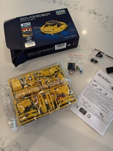 STEM Build and Learn Solar Robot Space Shuttle Astronaut 6-In-1 Robot Model Kit