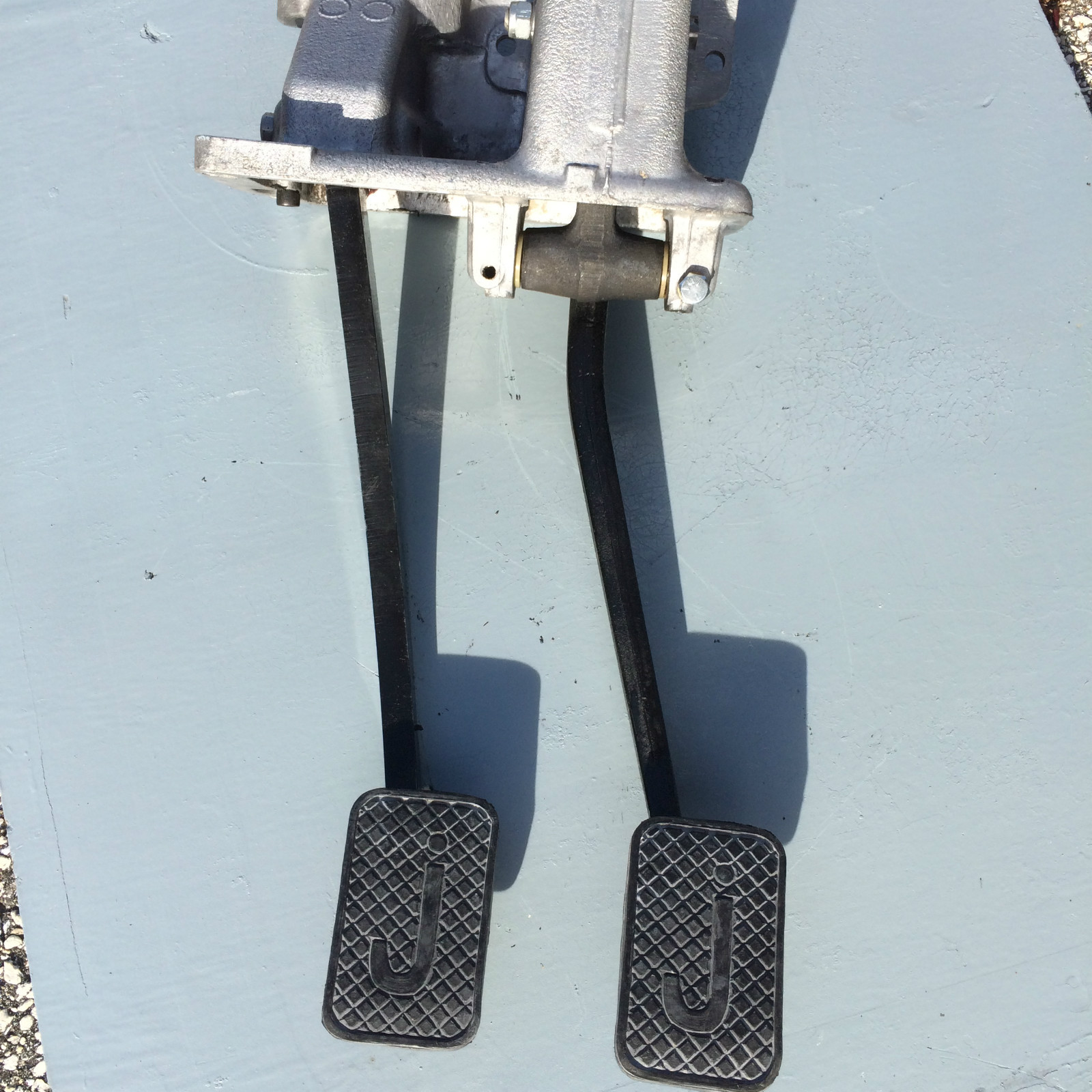 Jaguar XJ6 LHD Clutch / Brake Pedal Box 1974 87 With Cylinder , With Pads eBay