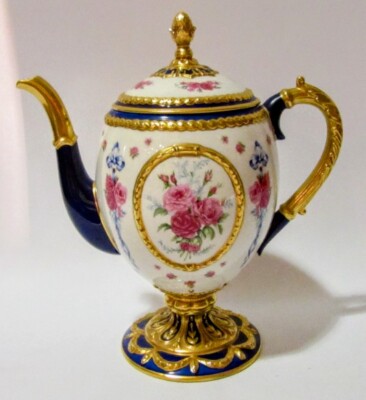 House Of Faberge Egg Imperial Teekanne - Kobaltblau mit 22 Karat Goldakzenten.