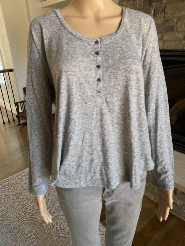 Victoria's Secret Top Women Gray Long Sleeve Lightweight Size M,  -019