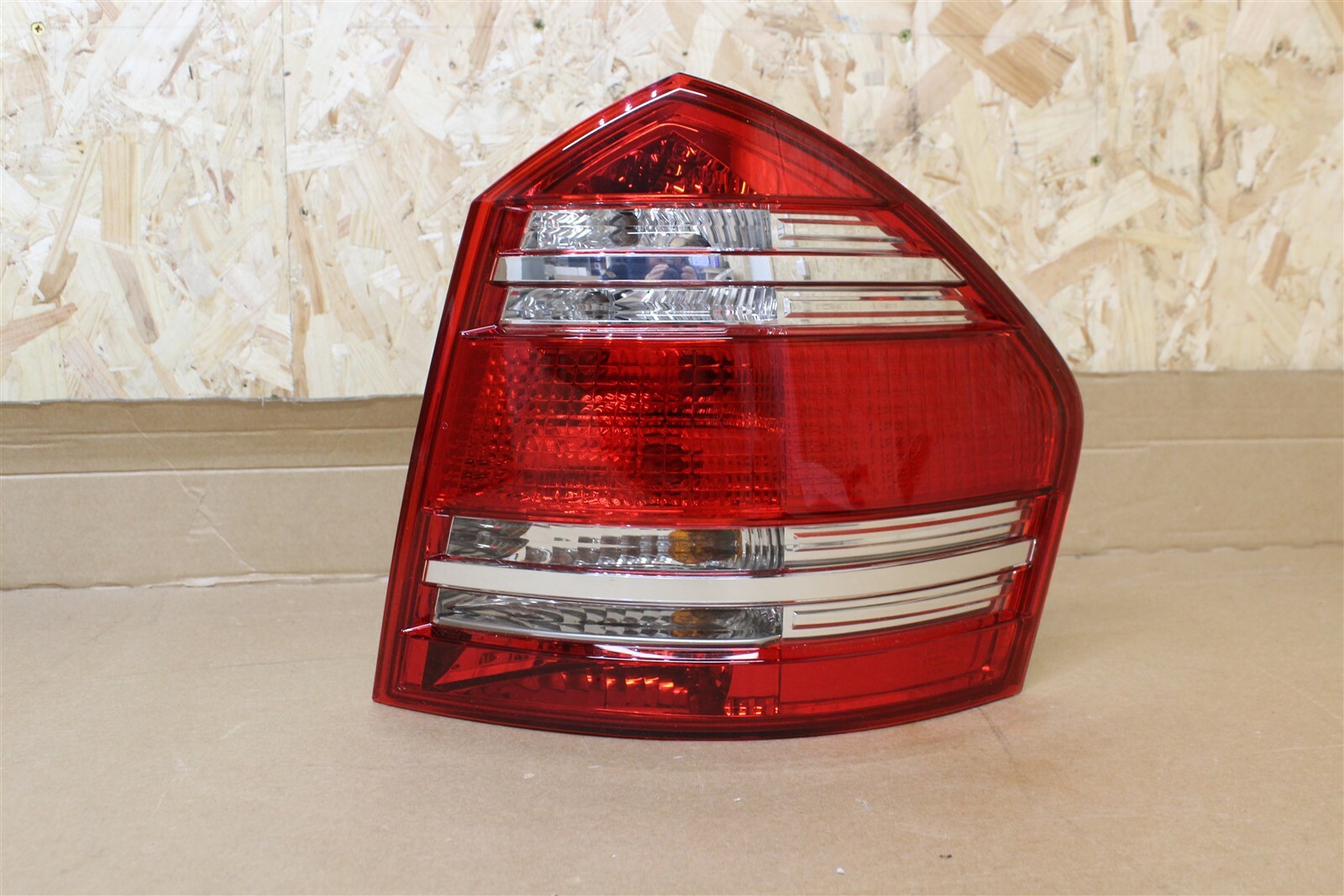 BRAND NEW MERCEDES-BENZ GL-Class OFF SIDE REAR LIGHT UNIT. for  
