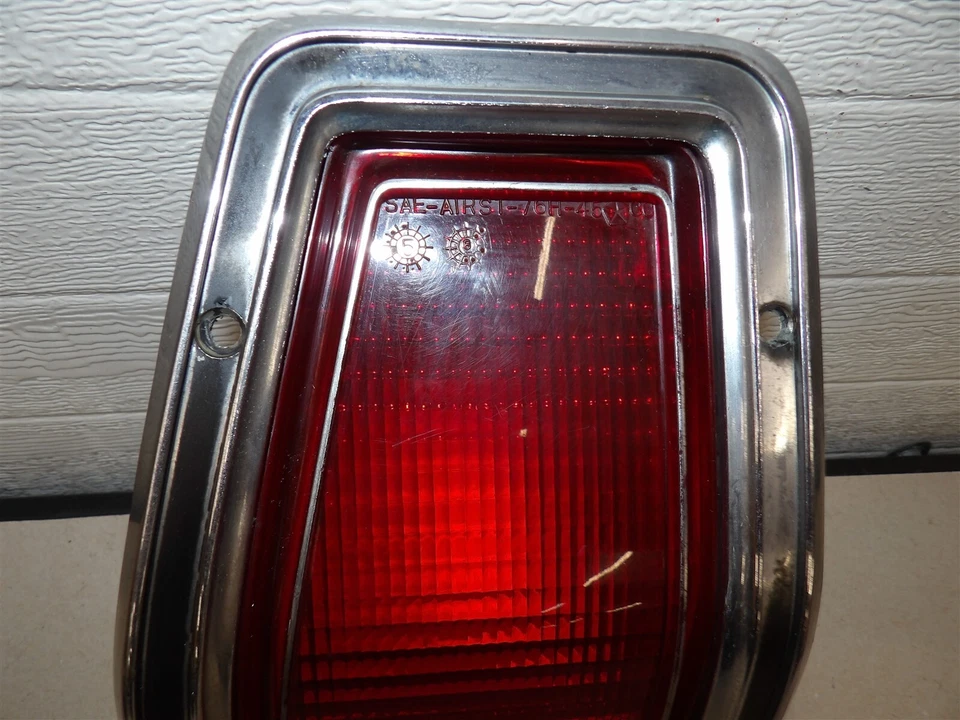 LUZ TRASERA LADO CONDUCTOR IZQUIERDA MONTAJE DODGE ASPEN 1976-1980 STATION WAGON Foto 2 de 4