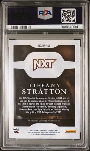 2023 Panini Chronicles WWE Origins Red Tiffany Stratton Auto SP PSA 9 POP 3 - Bild 2 von 4