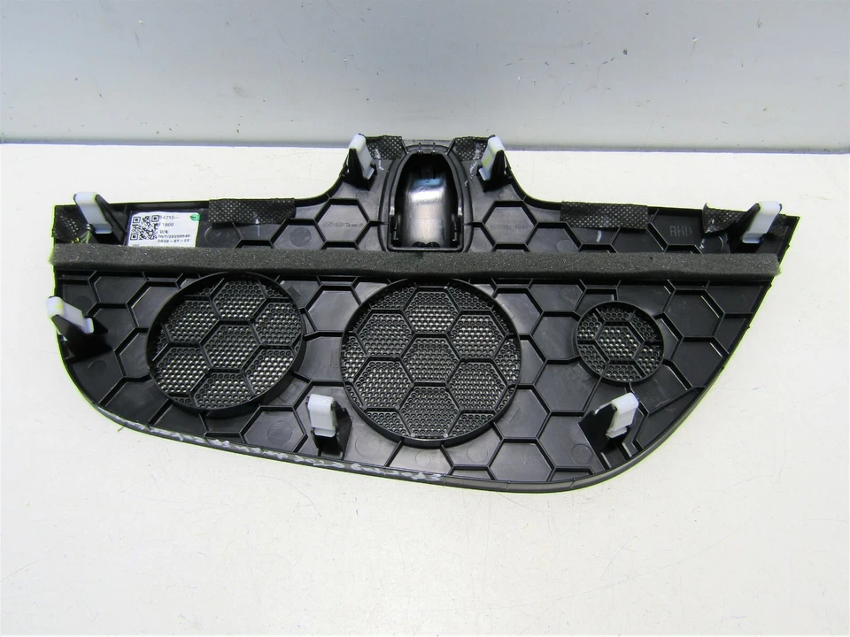 KIA SPORTAGE MK4 2018-20 TOP DASHBOARD SPEAKER COVER 84715-F1900          O2959 - Image 2 of 4