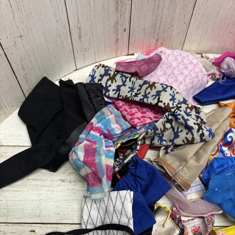 Gran Lote De Colección De 50 Piezas Más Ropa Muñeca Barbie Años 90-2000 Foto 2 de 4