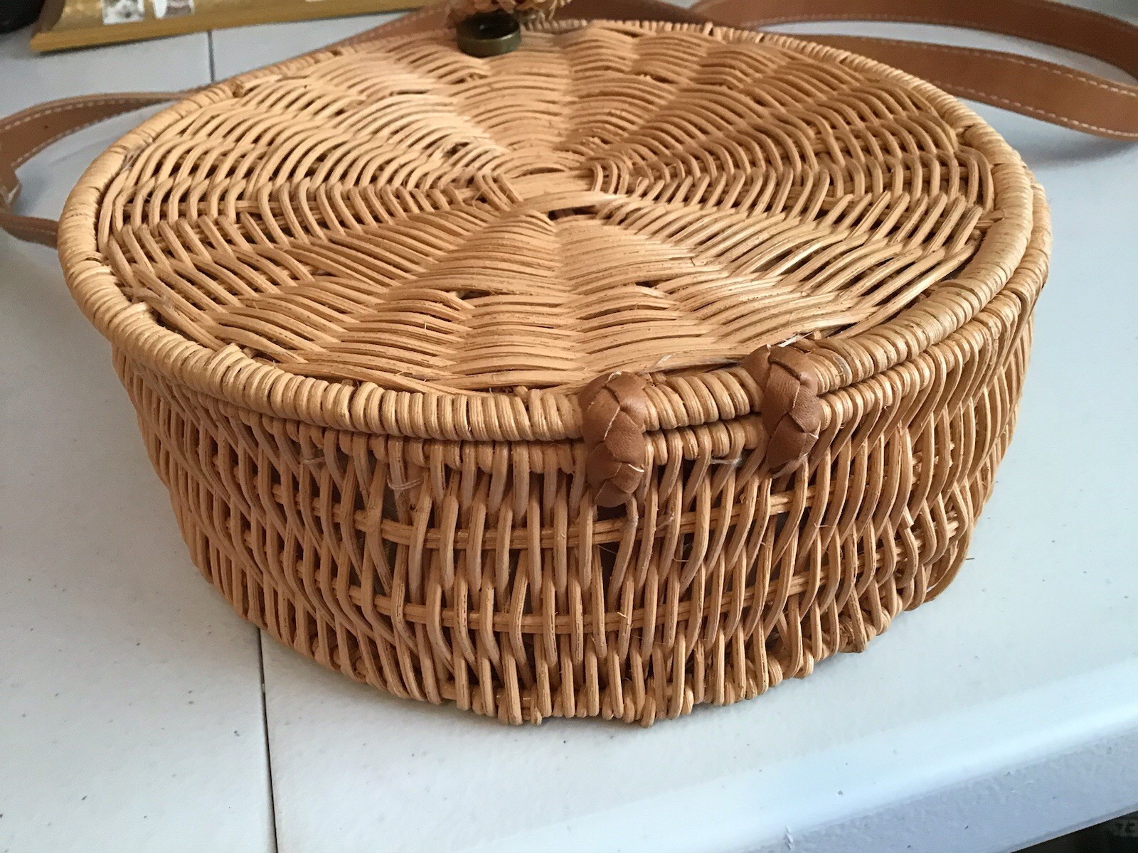 Universal Thread Round Crossbody Round Basket Pur… - image 4