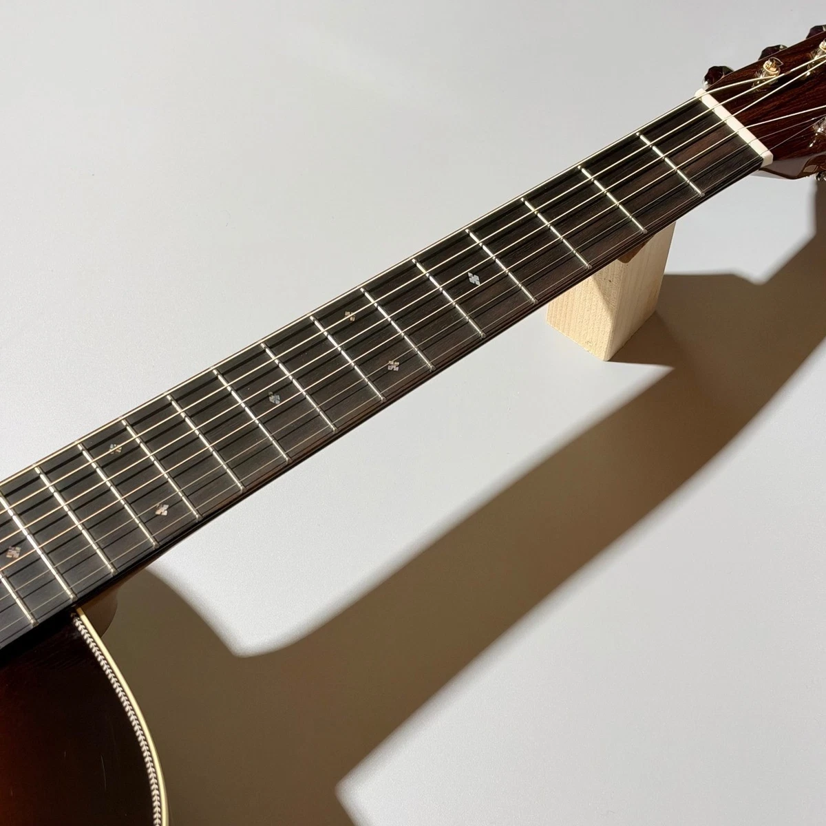 Martin 000-28EC Sunburst usado 2024 Japón