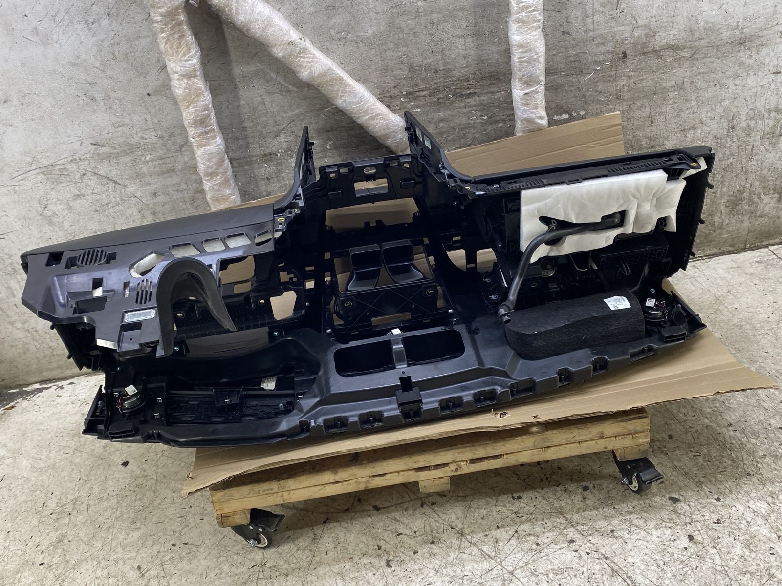 2015-2020 BENTLEY BENTAYGA OEM DASHBOARD INSTRUMENT PANEL W/ AIR SRS BAG