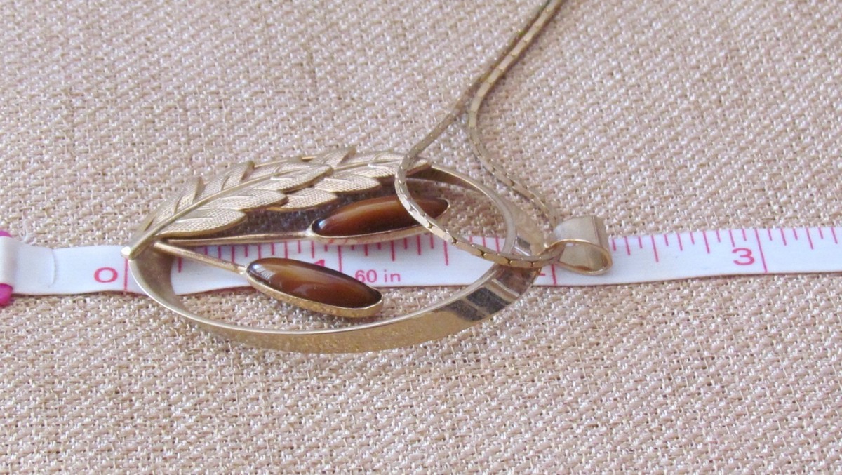 Vintage Park Lane Pendant Botanical Necklace Brown & Gold Tone Chain Leaves View 6