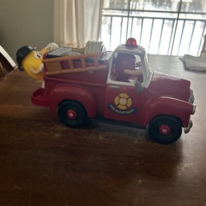 M&M's Dispenser Red Fire Truck W/ Yellow & Red Chatacters Mars 2006 Pre-Own