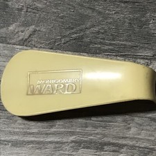 Montgomery Ward Cream White Plastic Gold Tone Shoe Horn W11