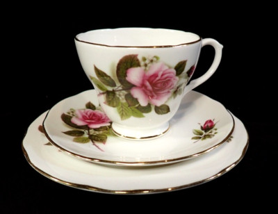 VINTAGE DUCHESS BONE CHINA ENGLAND PINK ROSE 386 TRIO CUP SAUCER PLATE