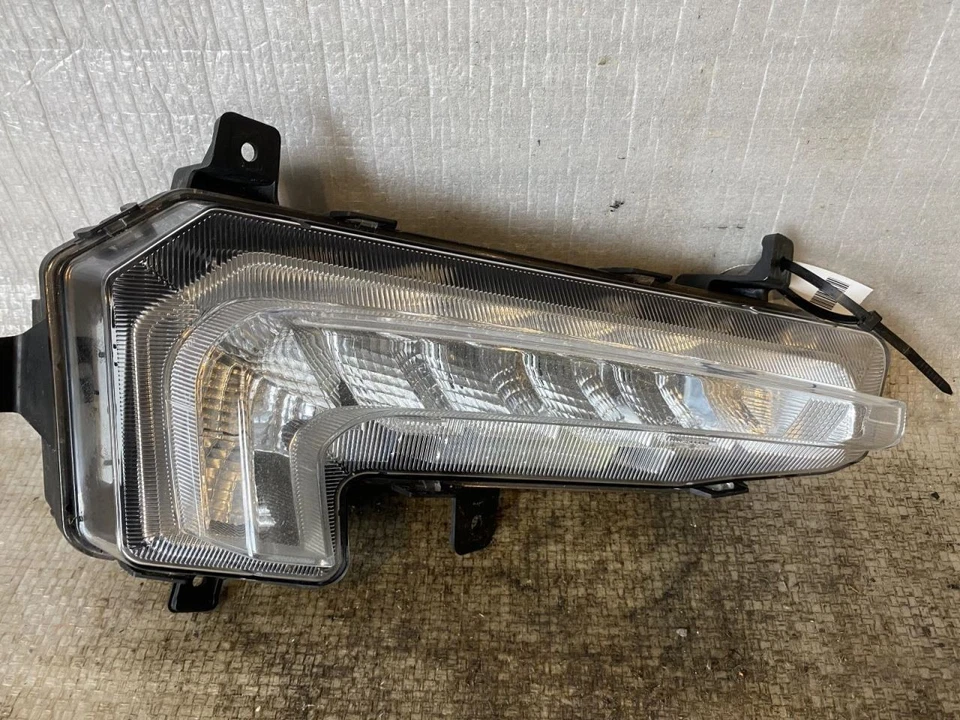 Parachoques antiniebla montado en la esquina/luz de estacionamiento para pasajeros se adapta a 16-18 MALIBU 97666 Foto 2 de 4