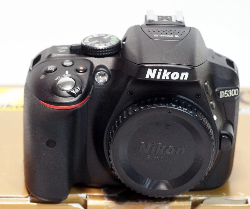 Nikon D5300 24.8 MP DSLR Body Only 7K Shutter Count - Image 2 of 4