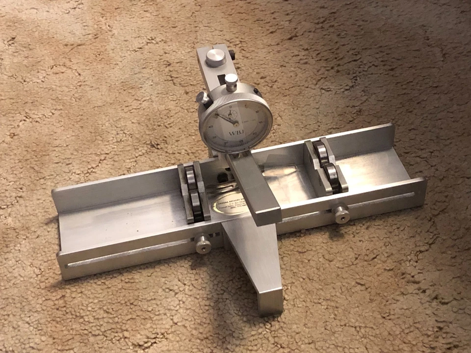 Alisadora de flechas de aluminio Silver Arizona Archery Enterprises (AAE). Foto 3 de 4