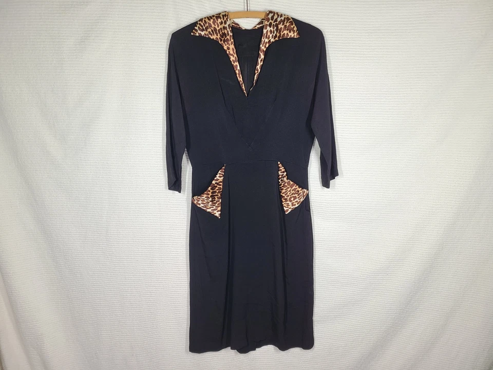 Vestido De Colección Años 50 Leopardo Satinado Negro Bolsillos Pico Pinup Original Estampado Guepardo Raro Foto 3 de 4
