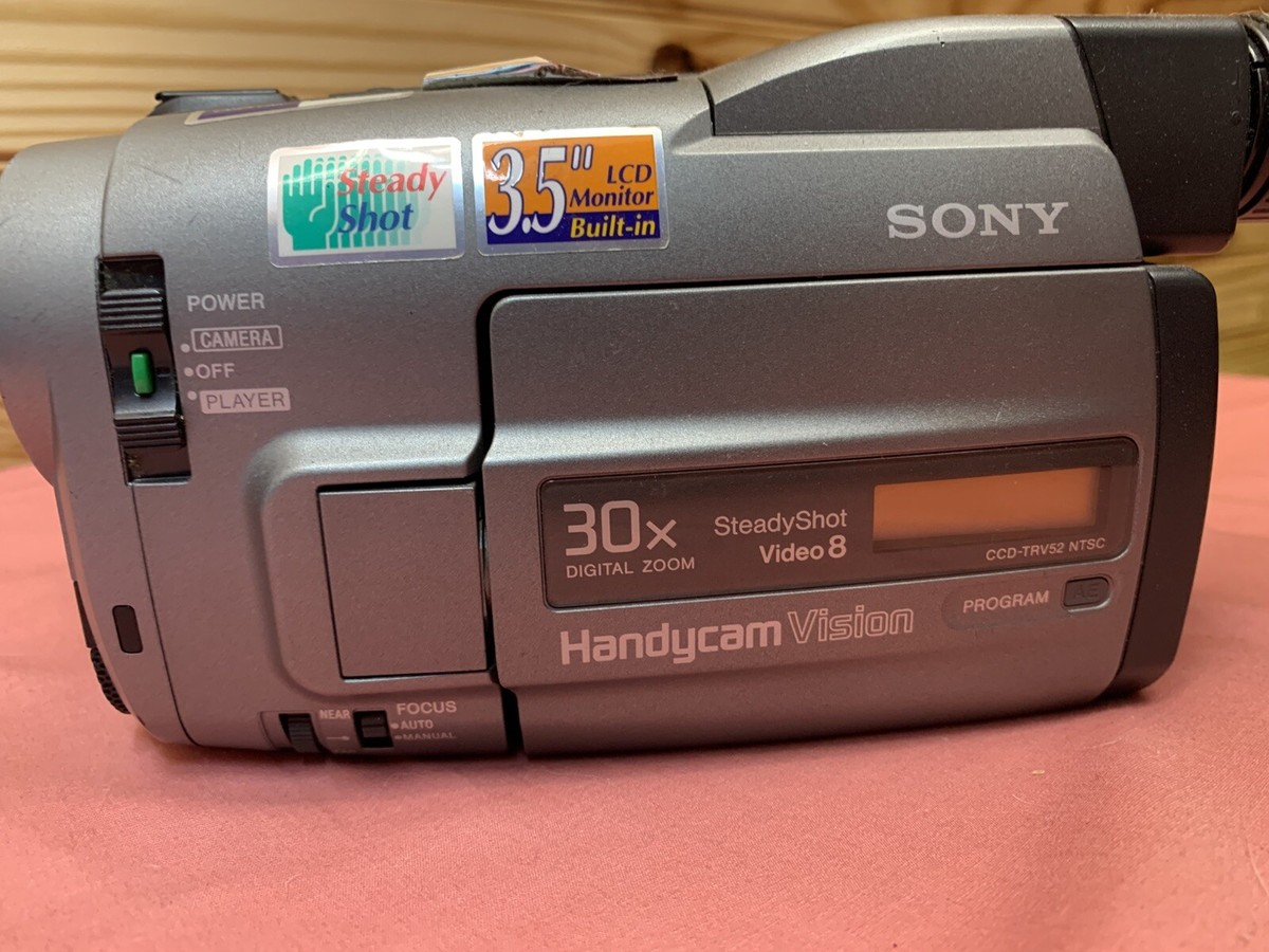 Sony CCD-TRV52 NTSC 30X Zoom Handycam Vision Video 8 Video Cam