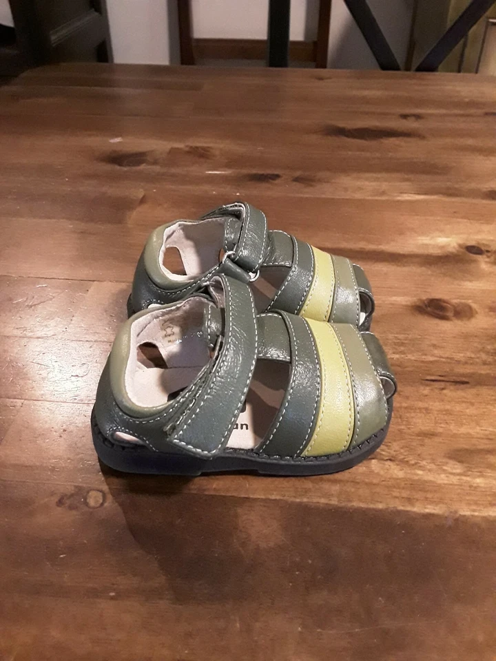 Sandalias unisex See Kai Run verdes talla 3 usadas en buen estado 😊envío rápido 😍 Foto 3 de 4