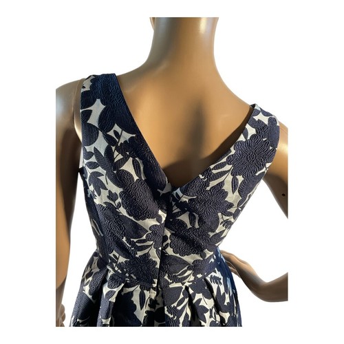 Tahari Arthur S. Levine Damen Marine Weiß Blumen Jacquard Knie Kleid Größe 2 - Bild 6 von 14