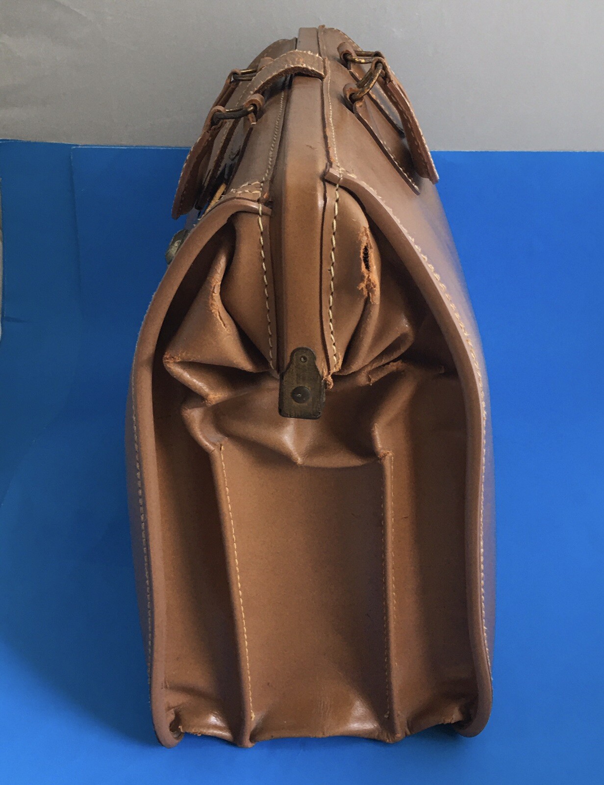 KNICKERBOCKER, CHICAGO Vintage Top Grain Leather Doctor Bag Case 20”x14”x8” USA