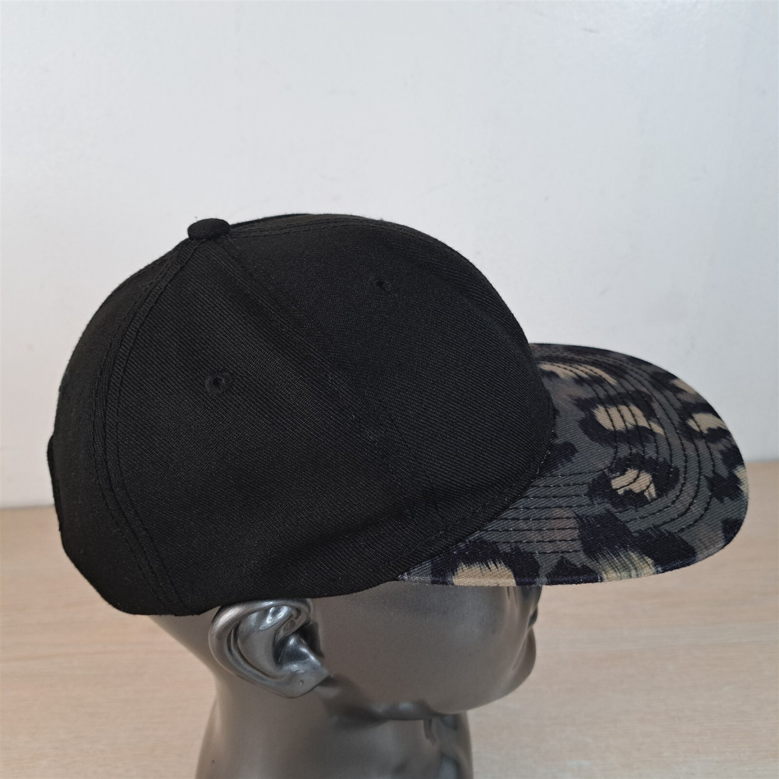 NO BOUNDARIES LEOPARD PRINT ADJUSTABLE SNAPBACK B… - image 4