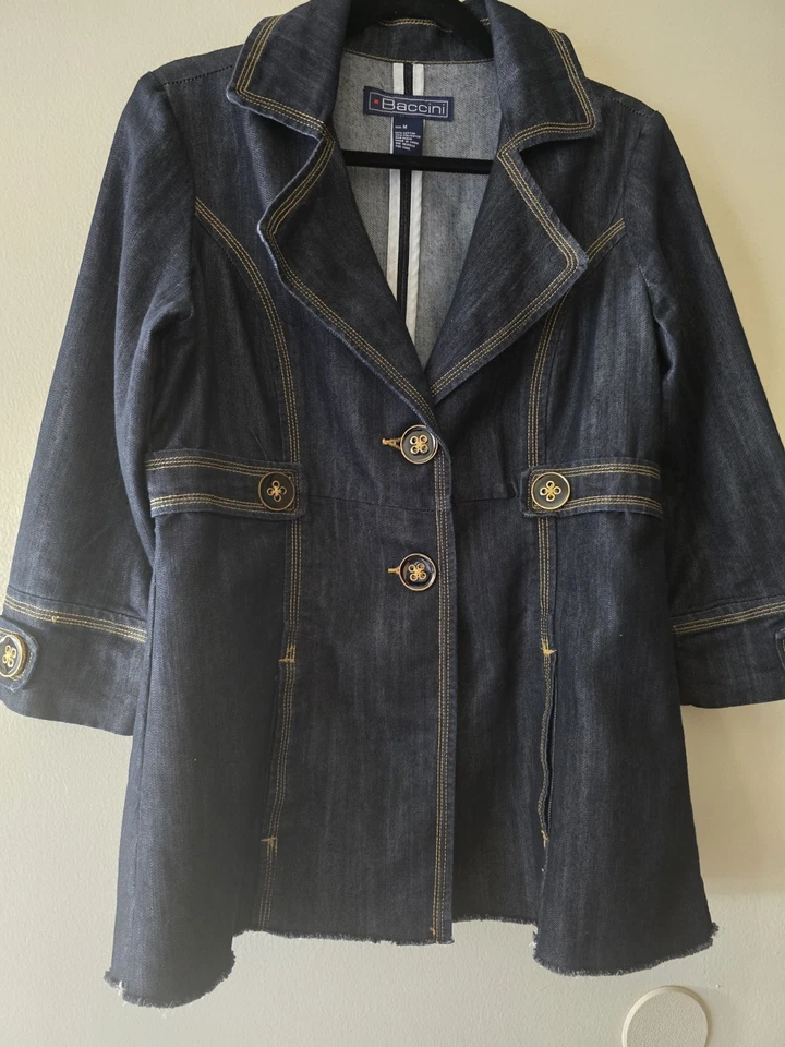 Blazer de mezclilla Baccini para mujer manga 3/4 dobladillo deshilachado preppy náutico steampunk  Foto 4 de 4