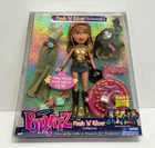 YASMIN Bratz (MGA, 2002) Funk 'N' Glow T.O.T.Y. Toy of the Year Doll