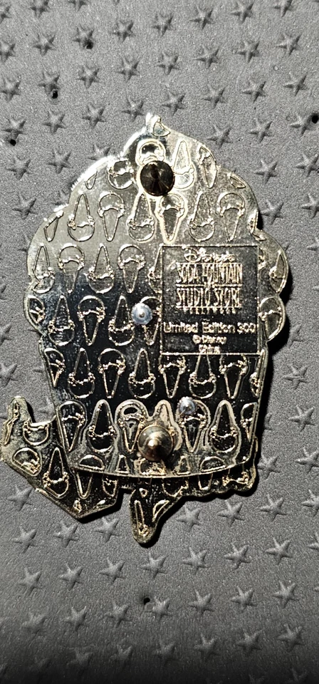 Disney DSF DSSH Alice in Wonderland Cupcake Series Alice LE 300 Pin - Image 4 of 4