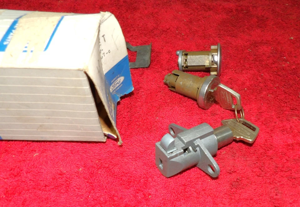 Ford Mercury Wagon 1966 1967 nuevo en stock guantera almacenamiento compt puerta puerta trasera juego de cerradura Foto 4 de 4