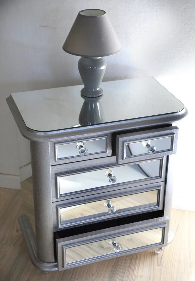 Allestimento creativo di Comodini esistenti DESIGN a specchio finitura Argento - Immagine 2 di 4